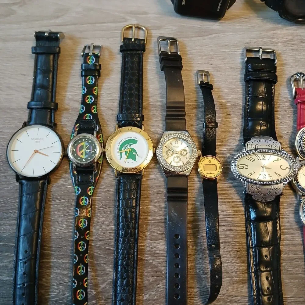 Huge Watch Lot of 25+ Mixed Brands Vintage & Modern Parts/Repair Untested-A2